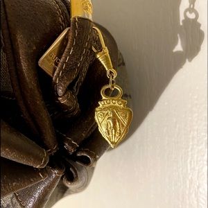 VINTAGE GUCCI AUTHENTIC GOLD CHARM/ZIPPER PULL